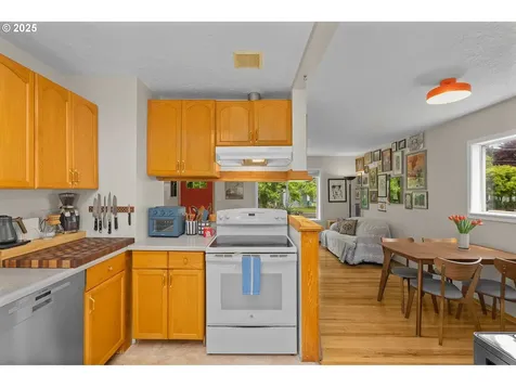 8634 NE Fremont Street Portland OR 97220