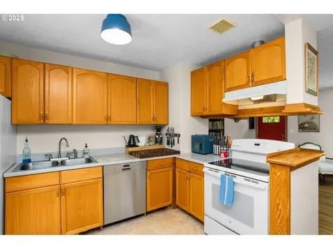 8634 NE Fremont Street Portland OR 97220