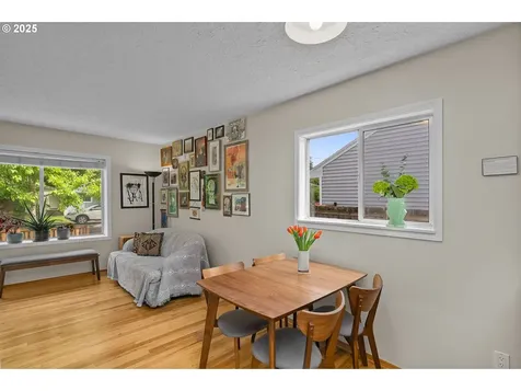 8634 NE Fremont Street Portland OR 97220