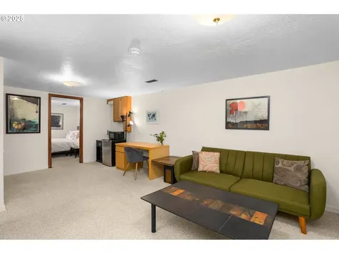8634 NE Fremont Street Portland OR 97220