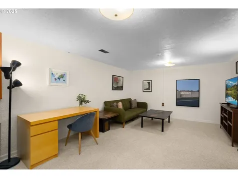 8634 NE Fremont Street Portland OR 97220