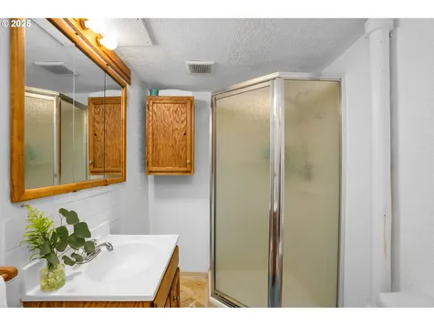 8634 NE Fremont Street Portland OR 97220