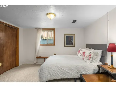 8634 NE Fremont Street Portland OR 97220