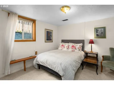 8634 NE Fremont Street Portland OR 97220
