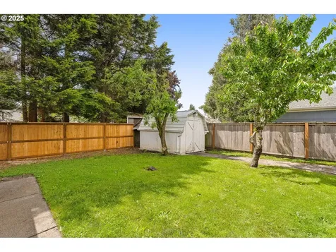 8634 NE Fremont Street Portland OR 97220
