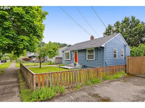 8634 NE Fremont Street Portland OR 97220