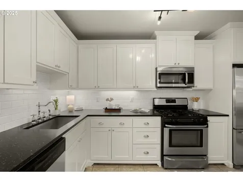 7535 SE 20th Avenue Portland OR 97202