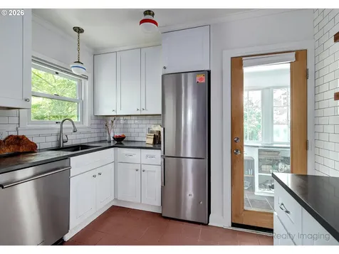 7523 SE Washington Street Portland OR 97215