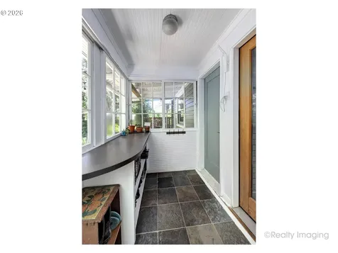 7523 SE Washington Street Portland OR 97215