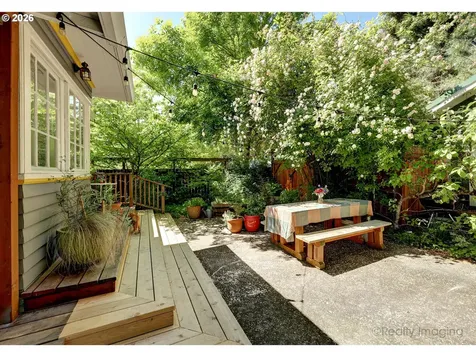 7523 SE Washington Street Portland OR 97215