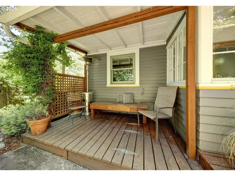 7523 SE Washington Street Portland OR 97215