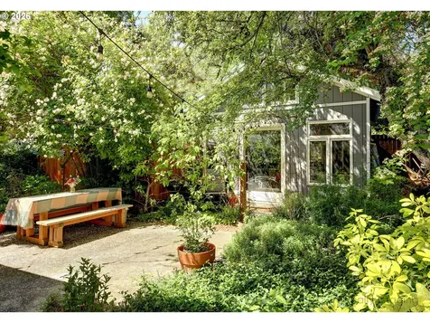 7523 SE Washington Street Portland OR 97215