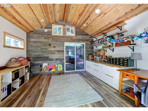 7523 SE Washington Street Portland OR 97215