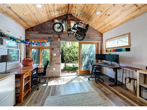 7523 SE Washington Street Portland OR 97215