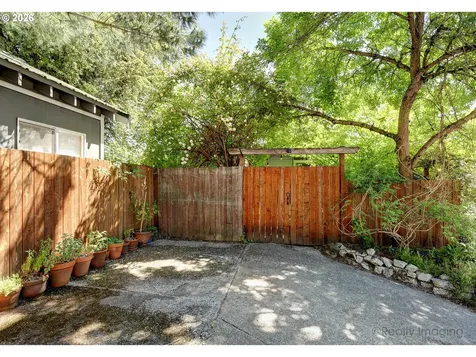 7523 SE Washington Street Portland OR 97215