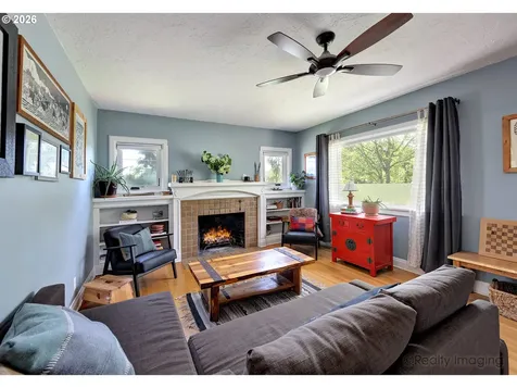 7523 SE Washington Street Portland OR 97215