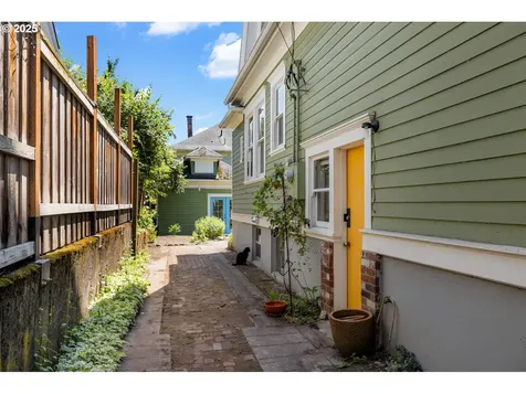 1316 SE Ash Street Portland OR 97214