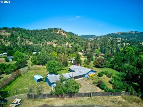3034 Fisher Road Roseburg OR 97471
