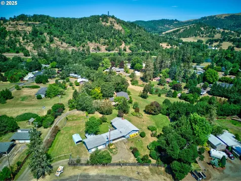 3034 Fisher Road Roseburg OR 97471