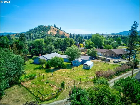 3034 Fisher Road Roseburg OR 97471