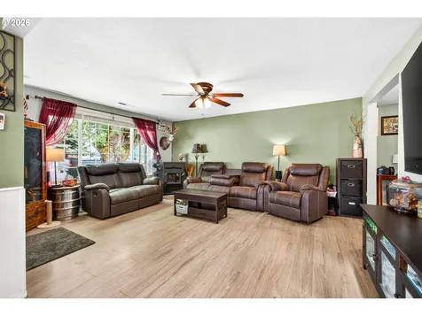 924 7th Avenue Sweet Home OR 97386