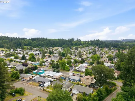 924 7th Avenue Sweet Home OR 97386