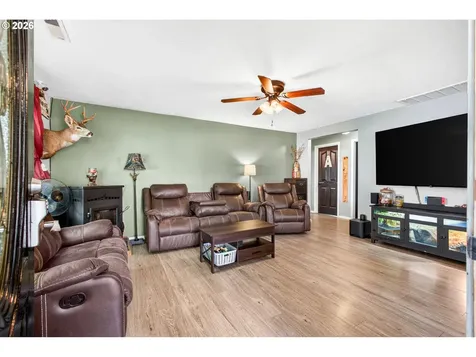 924 7th Avenue Sweet Home OR 97386