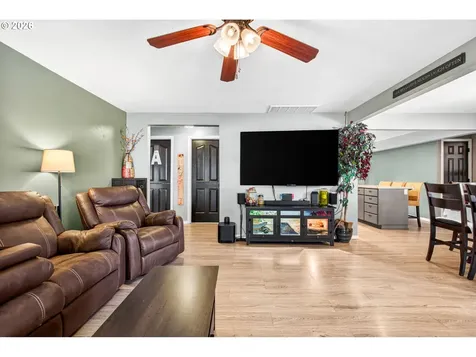 924 7th Avenue Sweet Home OR 97386