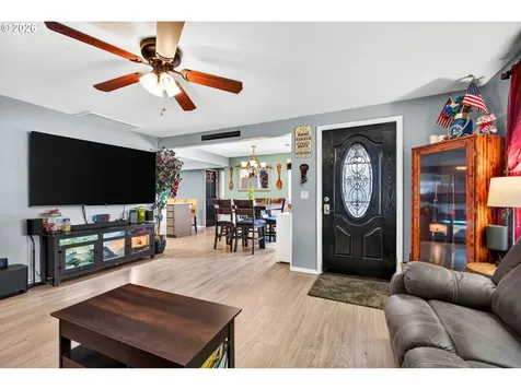 924 7th Avenue Sweet Home OR 97386