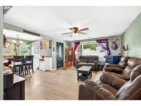 924 7th Avenue Sweet Home OR 97386