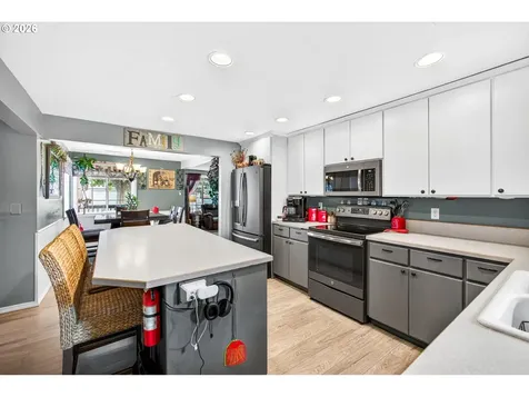 924 7th Avenue Sweet Home OR 97386
