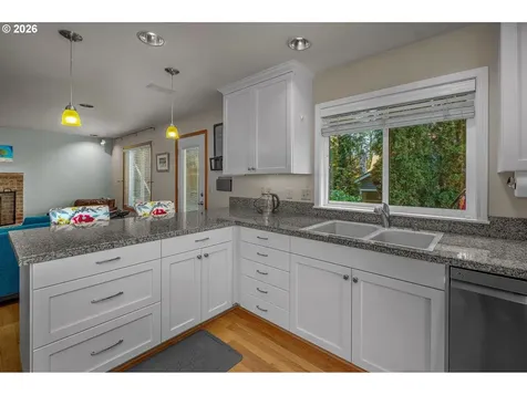 12329 SW 34th Avenue Portland OR 97219