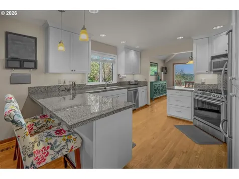 12329 SW 34th Avenue Portland OR 97219