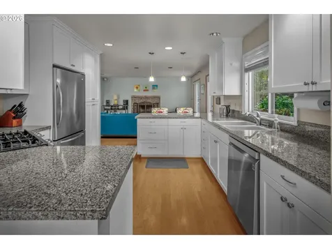 12329 SW 34th Avenue Portland OR 97219