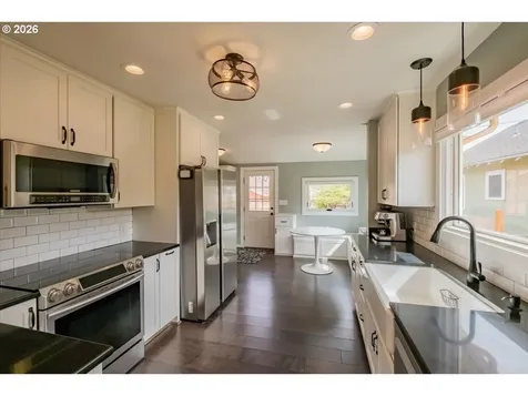 1905 SE Division Street Portland OR 97202