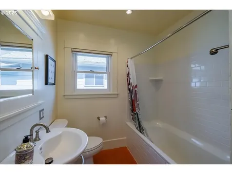 1905 SE Division Street Portland OR 97202