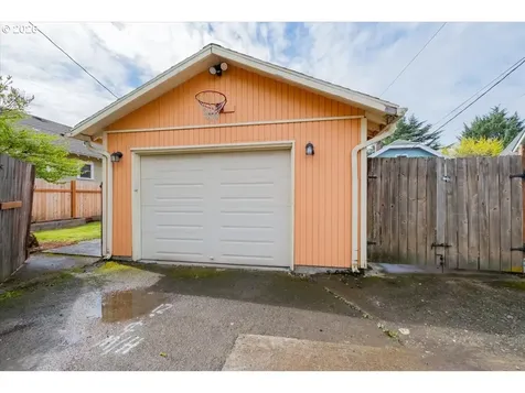 1905 SE Division Street Portland OR 97202