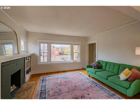 1905 SE Division Street Portland OR 97202
