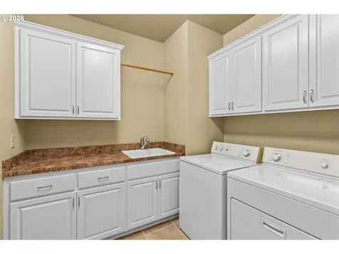 2838 Martinique Avenue Eugene OR 97408