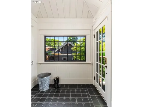 1646 SE Elliott Avenue Portland OR 97214