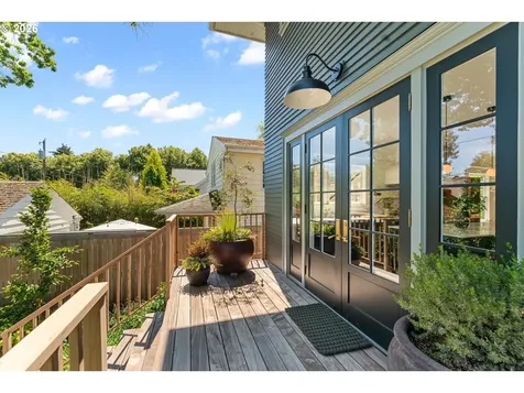 1646 SE Elliott Avenue Portland OR 97214