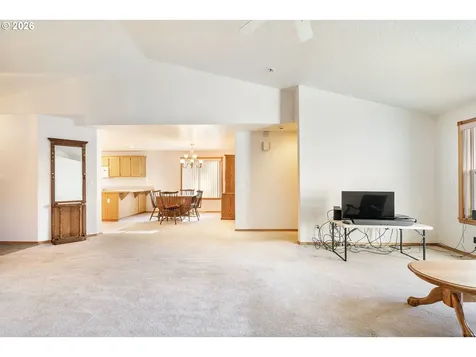 14252 SE Center Street Portland OR 97236