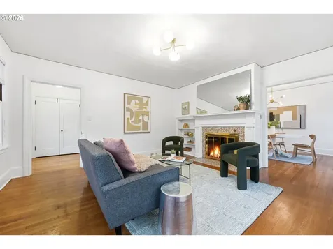 2451 SE Salmon Street Portland OR 97214