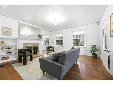 2451 SE Salmon Street Portland OR 97214