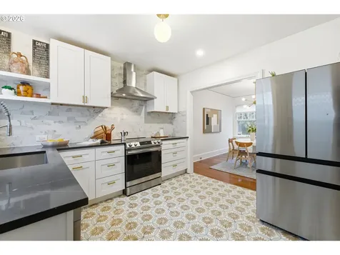 2451 SE Salmon Street Portland OR 97214