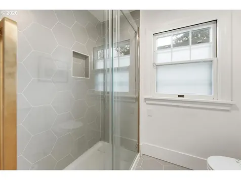 2451 SE Salmon Street Portland OR 97214