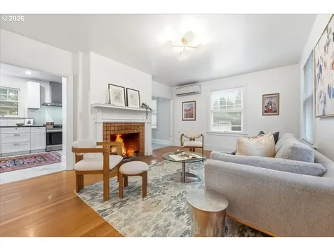 2451 SE Salmon Street Portland OR 97214