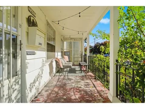 2451 SE Salmon Street Portland OR 97214