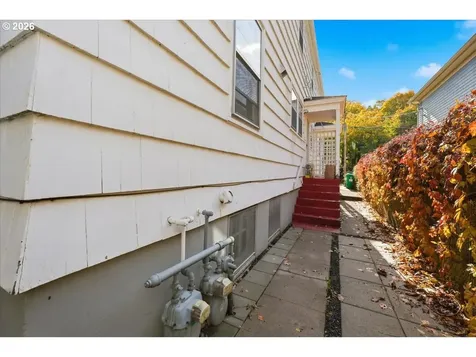 2451 SE Salmon Street Portland OR 97214