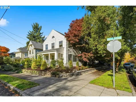 2451 SE Salmon Street Portland OR 97214